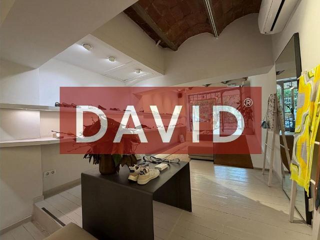 Local comercial en alquiler en calle Francesc Pérez Cabrero, Barcelona, de 52 m² 2 habitaciones por 1.700