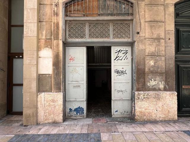 Local comercial en alquiler en calle Hospital, Reus, de 125 m² 8 habitaciones por 250