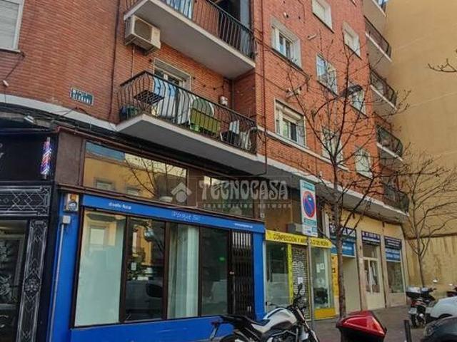 Local comercial en alquiler en Calle Istúriz
