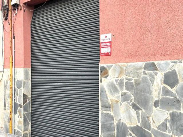 Local comercial en alquiler en calle Josep Serrano, Santa Coloma de Gramanet, de 80 m² 4 habitaciones por 400