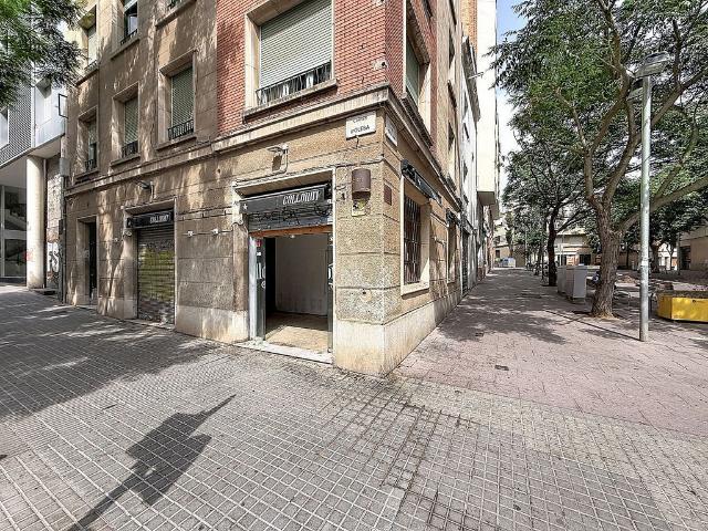 Local comercial en alquiler en calle Olesa, Barcelona, de 75 m² 1 habitación por 1.600