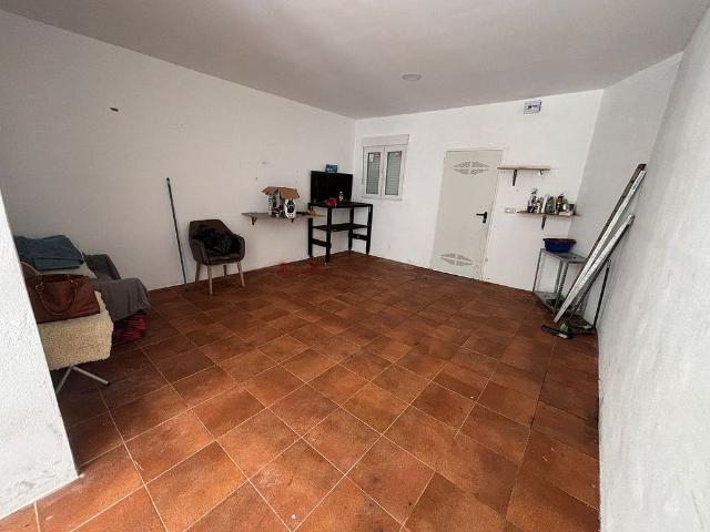 Local comercial en alquiler en calle Ludovicus Pius, Lleida, de 25 m² 2 habitaciones por 250