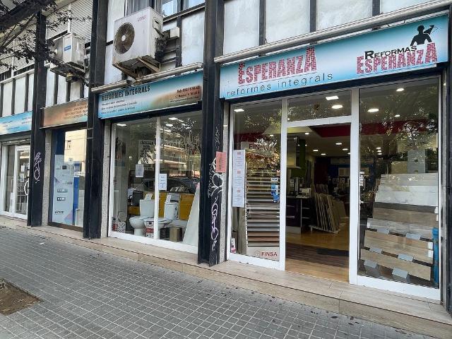 Local comercial en alquiler en calle Moianes, Barcelona, de 132 m² 3 habitaciones por 1.190