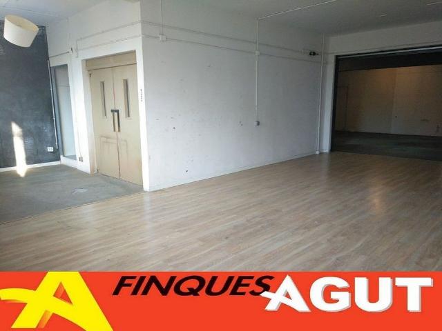 Local comercial en alquiler en calle Mossen Purçal, Terrassa, de 131 m² 1 habitación por 390