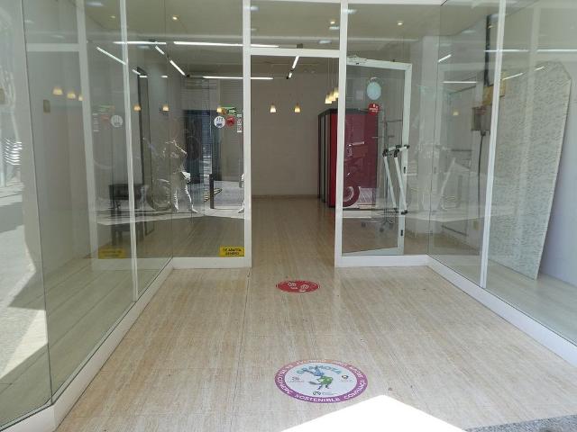Local comercial en alquiler en calle Sant Jeroni, Santa Coloma de Gramanet, de 60 m² 2 habitaciones por 850