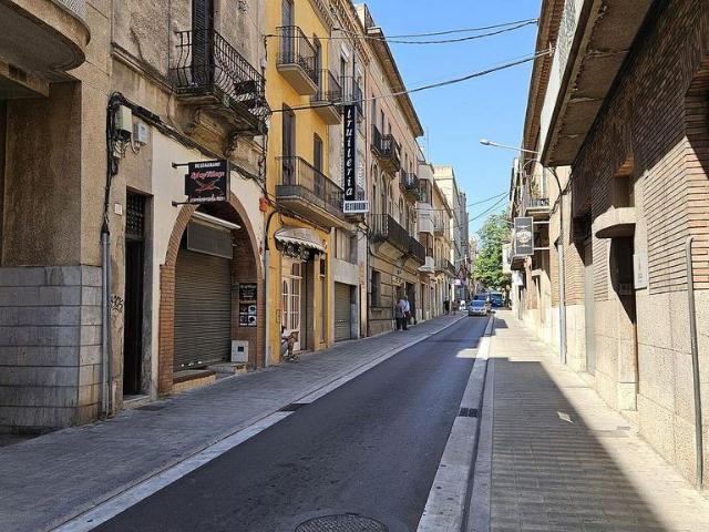 Local comercial en alquiler en calle Sant Llàtzer, Figueres, de 214 m² por 1.200