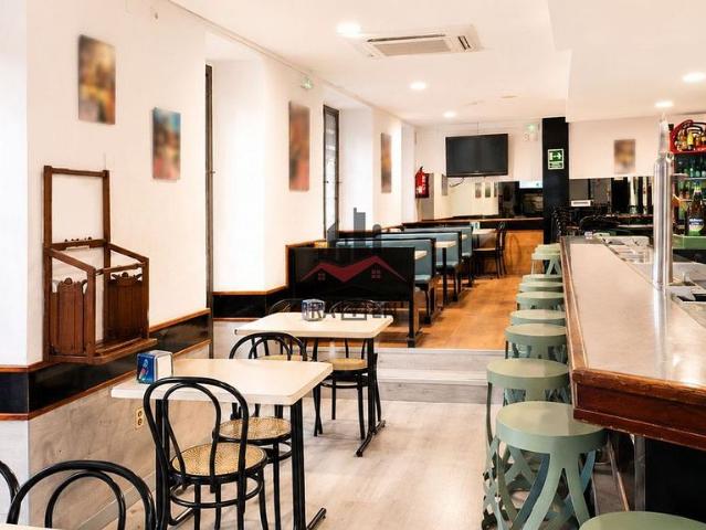 Local comercial en alquiler en calle Sant Pau, Figueres, de 75 m² por 800