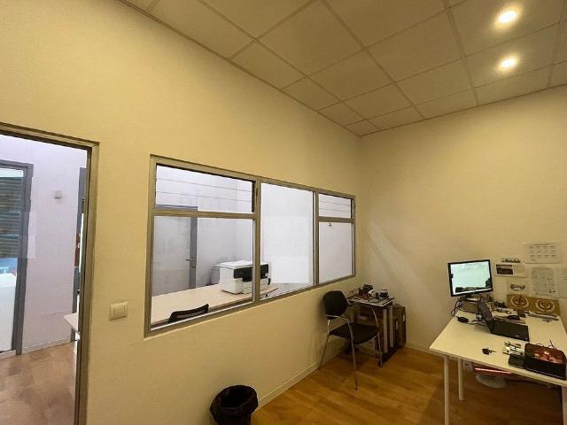 Local comercial en alquiler en calle Santiago, Girona, de 90 m² 3 habitaciones por 900