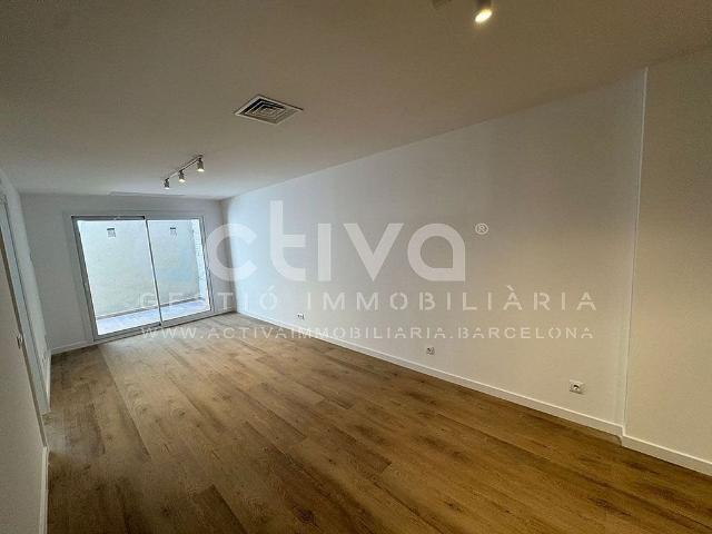 Local comercial en alquiler en calle Pi i Margall, Sant Feliu de Llobregat, de 139 m² 2 habitaciones por 1.000