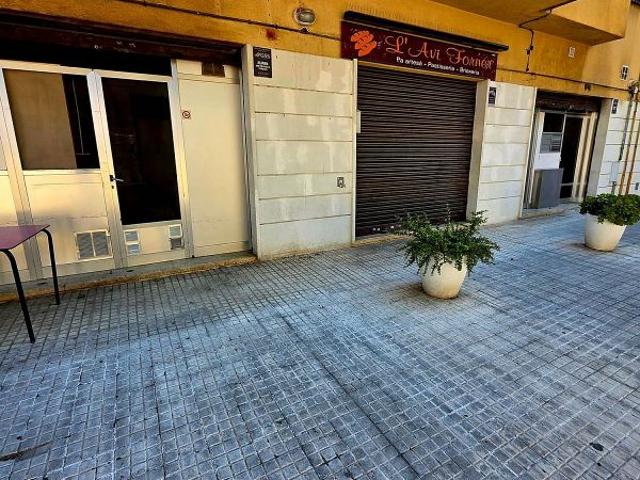 Local comercial en alquiler en calle Platí, Rubí, de 190 m² 3 habitaciones por 1.400