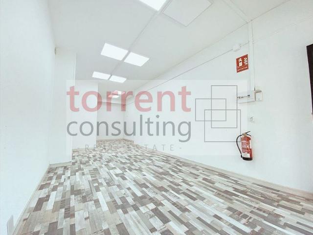 Local comercial en alquiler en calle Rosselló, Barcelona, de 54 m² 2 habitaciones por 950
