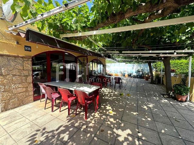 Local comercial en alquiler en calle Xaloc, Cambrils, de 137 m² 3 habitaciones por 1.000