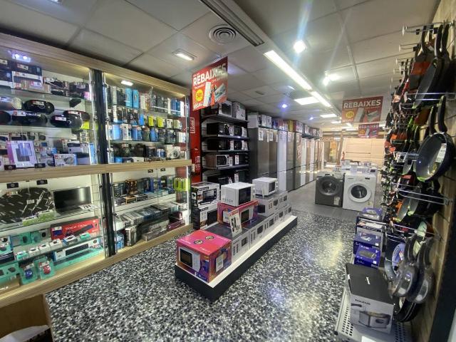 Local comercial en Alquiler en Can Mariner