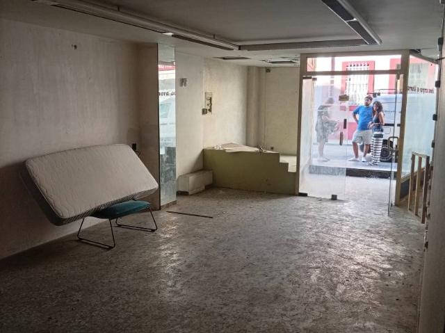 Local comercial en Alquiler en Can Mariner