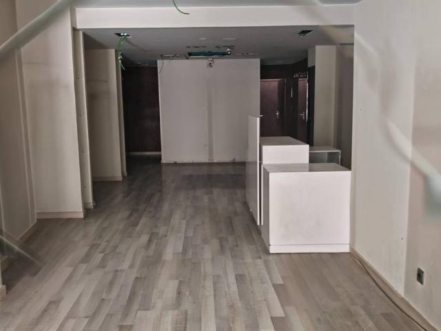 Local comercial en Alquiler en Canovelles