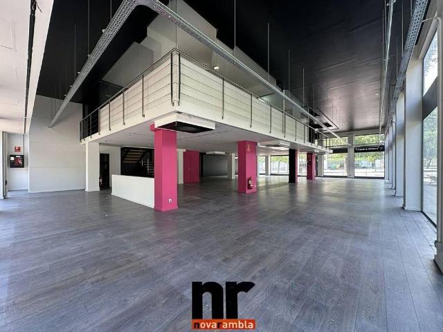 Local comercial en alquiler en carretera De Barcelona, Ripollet, de 350 m² por 3.000