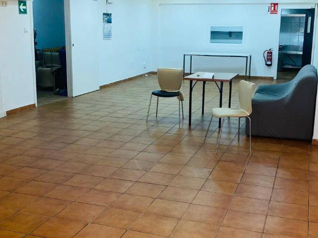 Local comercial en Alquiler en Castell Poble Vell