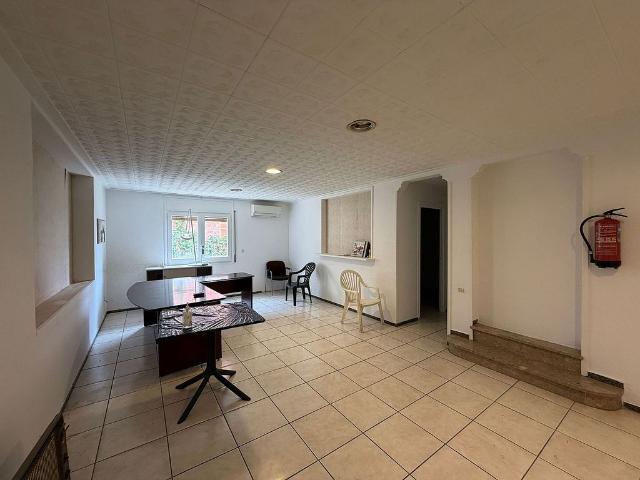 Local comercial en alquiler en Castelló d´Empúries, de 120 m² 3 habitaciones por 1.400