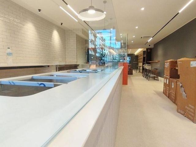 Local comercial en alquiler en Castelldefels, de 130 m² 1 habitación por 1.350