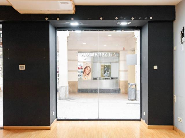 Local comercial en Alquiler en Centre Vila