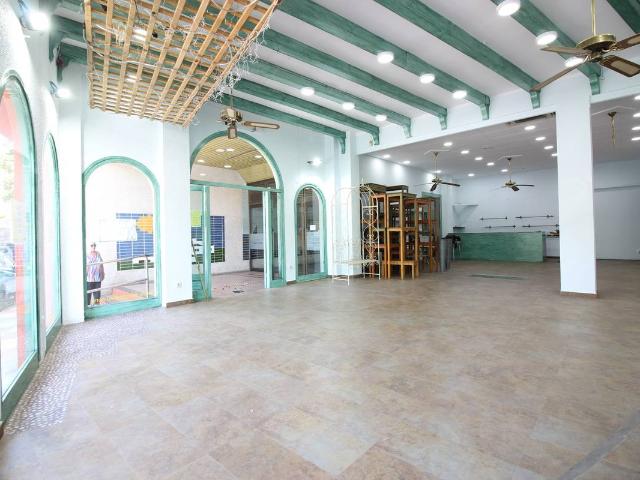 Local comercial en Alquiler en Almadrava Canyelles Puig Rom