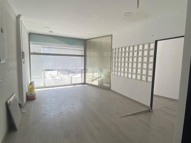 Local comercial en Alquiler en Almeda El Corte Inglés