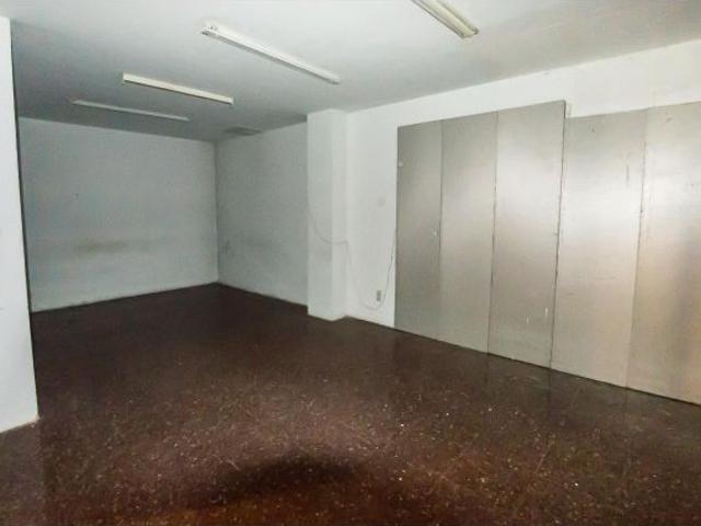 Local comercial en alquiler en Avenida Cataluña, 106: 165 m2 útiles y una ubicación con enorme visib