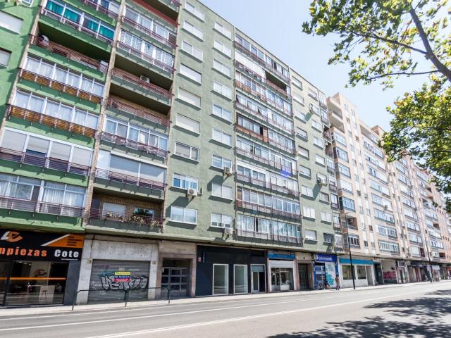 Local comercial en alquiler en Avenida Cataluña, 106: 165 m2 útiles y una ubicación con enorme visibilidad