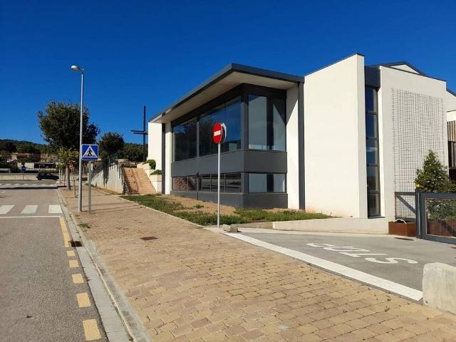 Local comercial en alquiler en avenida De Catalunya, Mont Ras, de 359 m² por 1.300