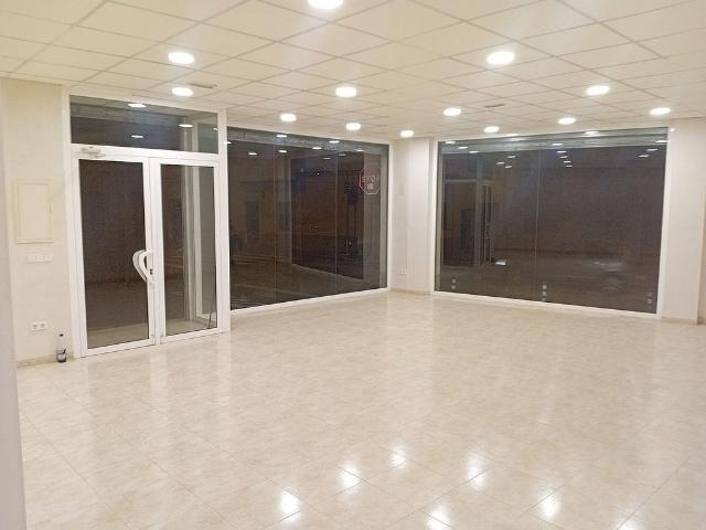 Local comercial en alquiler en avenida De Catalunya, Torredembarra, de 75 m² 2 habitaciones por 700