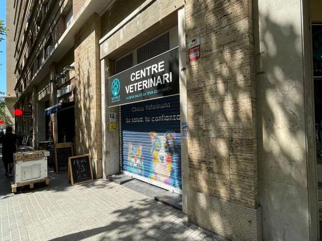 Local comercial en alquiler en avenida De Josep Tarradellas, Barcelona, de 170 m² 4 habitaciones por 2.500