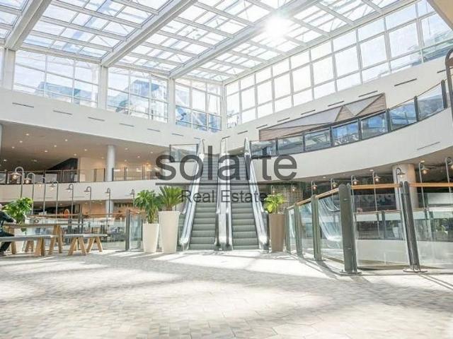Local comercial en alquiler en avenida De Josep Tarradellas i Joan, Hospitalet de Llobregat, L´, de 24 m² 1 habitación por 2.086