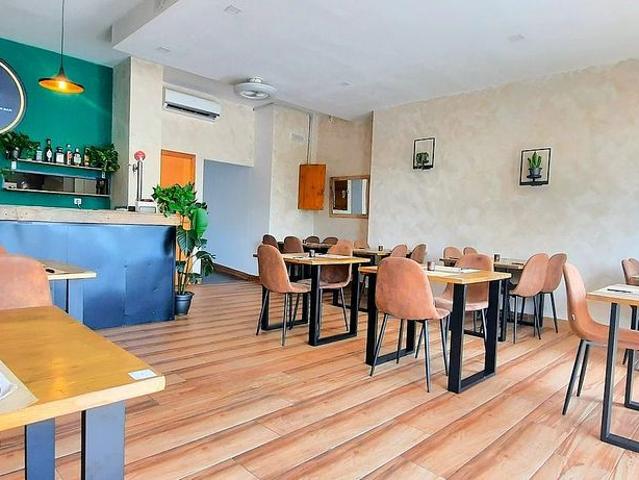 Local comercial en alquiler en avenida De L' Onze de Setembre, Santa Perpètua de Mogoda, de 84 m² 4 habitaciones por 918