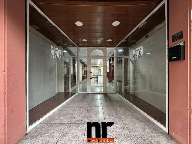 Local comercial en alquiler en avenida De la Generalitat, Barbera del Vallès, de 200 m² por 1.400