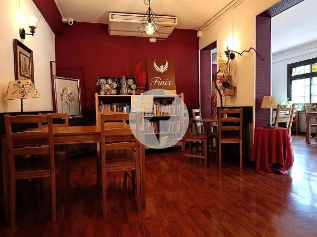 Local comercial en alquiler en avenida De la Mare de Déu de Montserrat, Barcelona, de 105 m² por 1.300