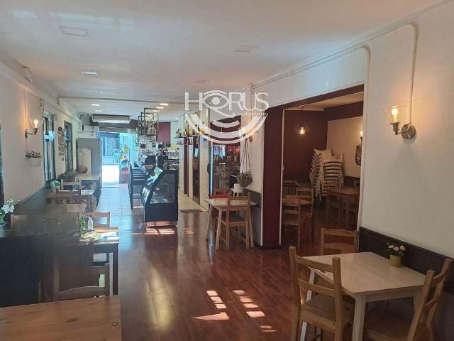 Local comercial en alquiler en avenida De la Mare de Déu de Montserrat, Barcelona, de 120 m² por 1.300
