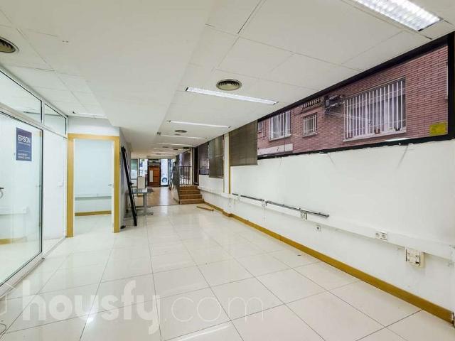 Local comercial en alquiler en avenida De la República Argentina, Barcelona, de 278 m² 5 habitaciones por 2.400