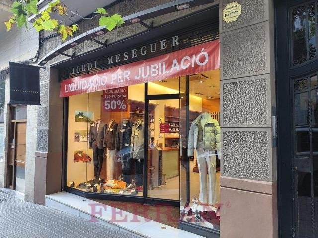 Local comercial en alquiler en avenida De la República Argentina, Barcelona, de 290 m² por 3.200