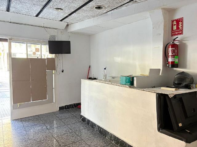 Local comercial en alquiler en avenida De L'eramprunyà, Gavà, de 64 m² 5 habitaciones por 750
