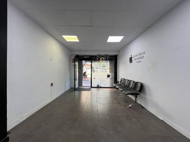 Local comercial en alquiler en avenida De Mistral, Barcelona, de 120 m² por 1.650