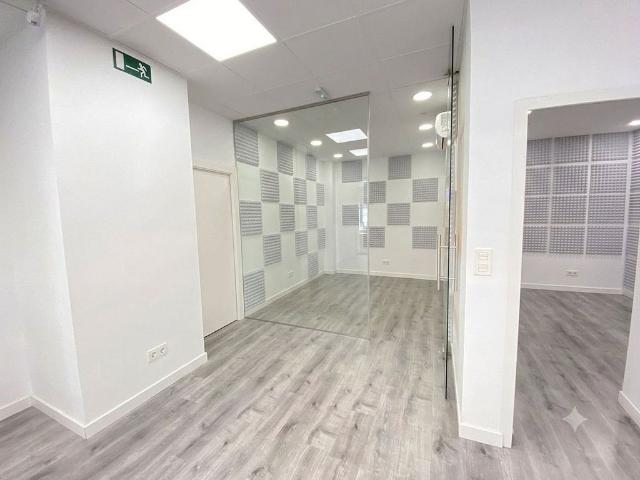 Local comercial en alquiler en avenida De Mònaco, Badalona, de 146 m² 1 habitación por 1.500