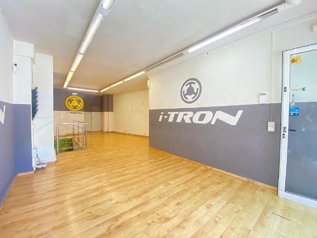 Local comercial en alquiler en avenida De Roma, Barcelona, de 100 m² por 1.100