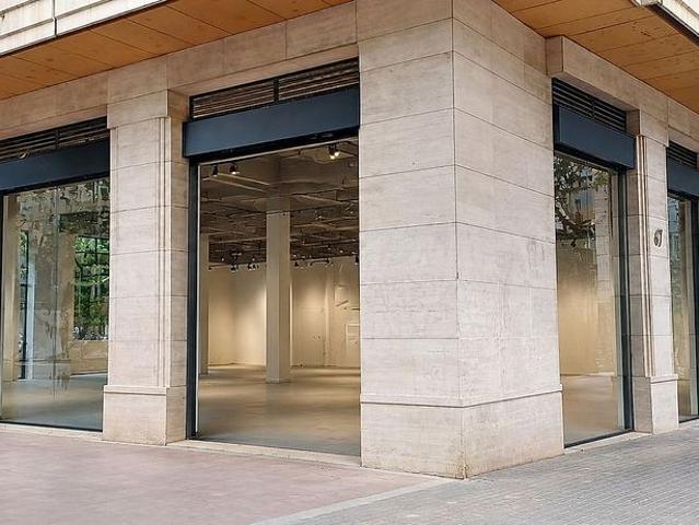 Local comercial en alquiler en avenida De Roma, Barcelona, de 182 m² 2 habitaciones por 2.700
