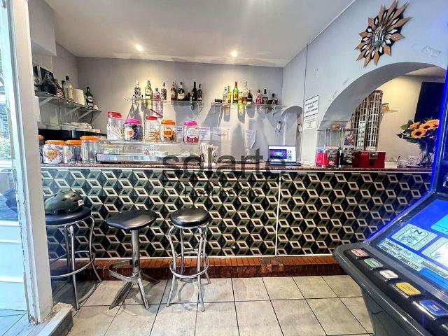 Local comercial en alquiler en avenida De Severo Ochoa, Hospitalet de Llobregat, L´, de 42 m² 4 habitaciones por 800