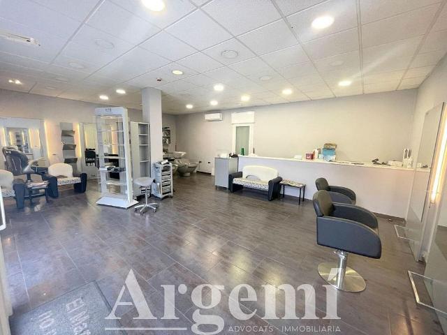 Local comercial en alquiler en avenida Del Camí Reial, Palau solità i Plegamans, de 90 m² por 800