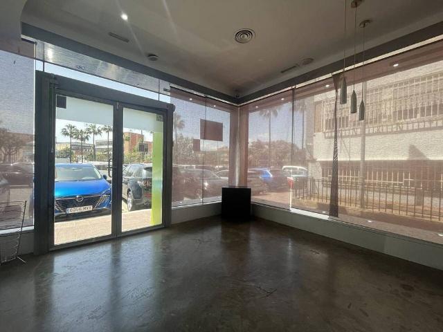 Local comercial en alquiler en avenida D'europa, Hospitalet de Llobregat, L´, de 120 m² por 1.200