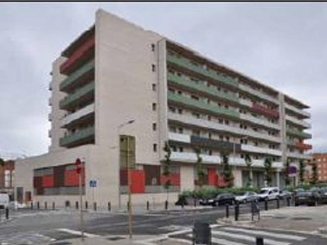Local comercial en alquiler en avenida Línia Elèctrica, Cornellà de Llobregat, de 148 m² por 645