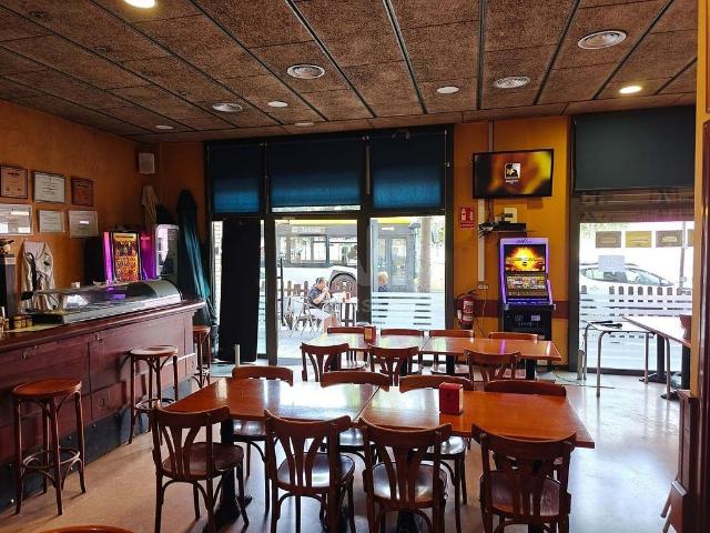 Local comercial en alquiler en Badalona, de 98 m² por 1.100