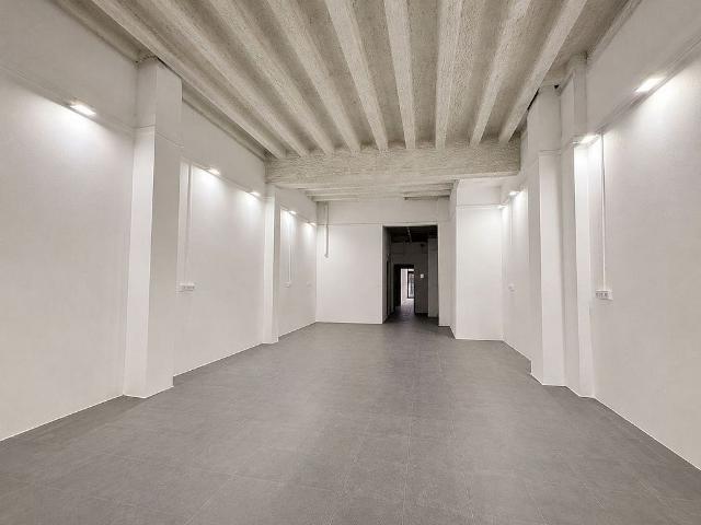 Local comercial en alquiler en Barcelona, de 140 m² 2 habitaciones por 2.500