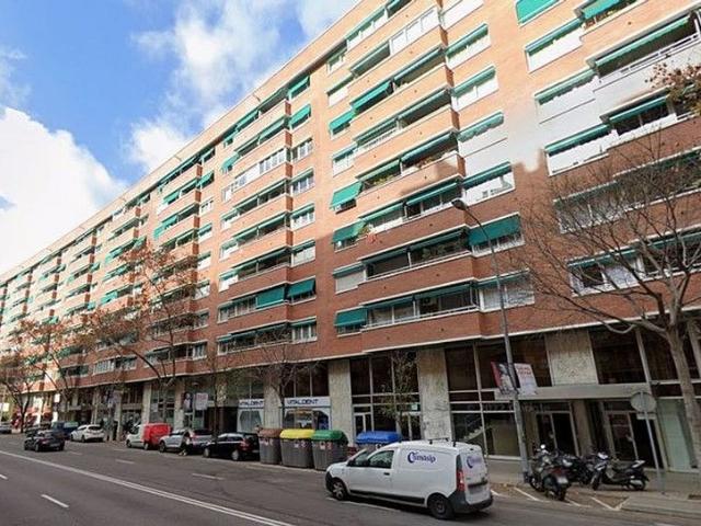 Local comercial en alquiler en Barcelona, de 180 m² 1 habitación por 2.150